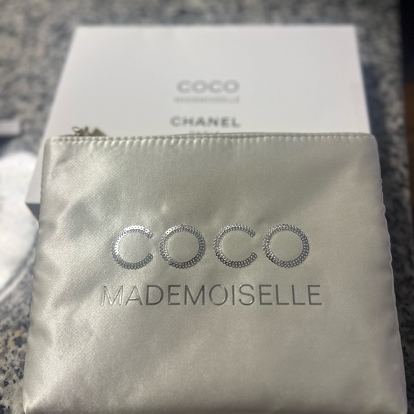 Coco Chanel make up bag - Picture 1 of 6